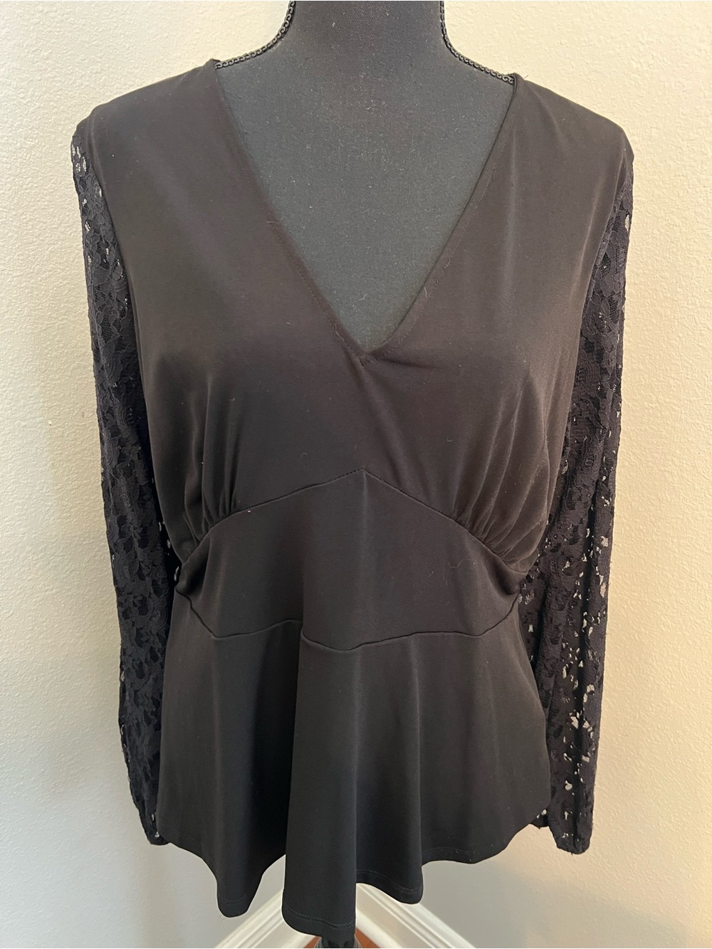 Michael Kors Black V-Neck Lace-Sleeve Peplum Top